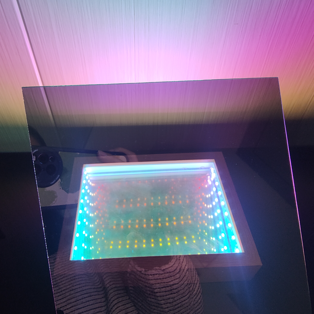 如何根据需求选择半透镜的透光/反射比例？