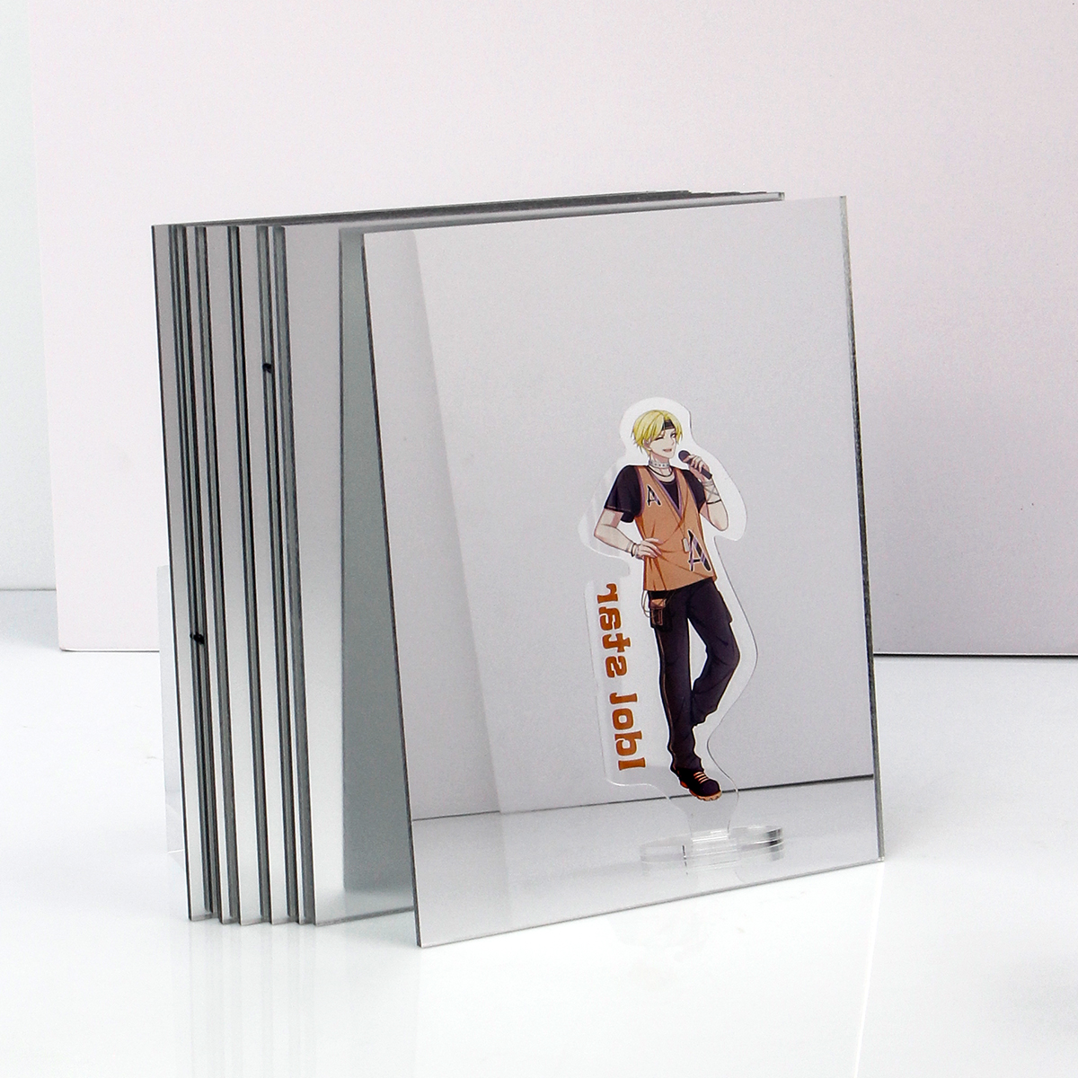 亚克力镜片：轻盈透亮，多场景应用之选